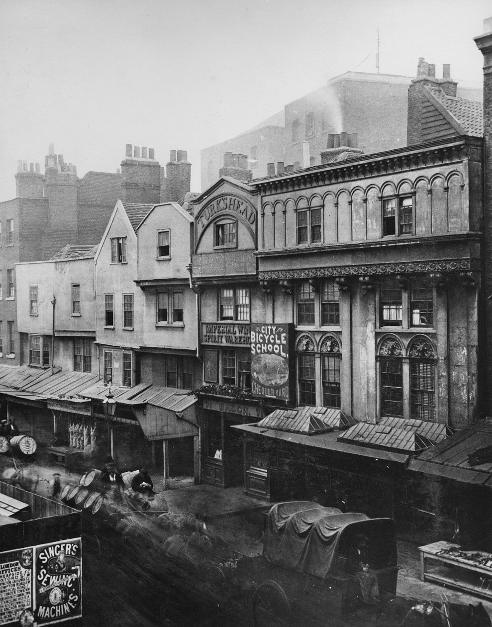 Aldgate door Henry Dixon