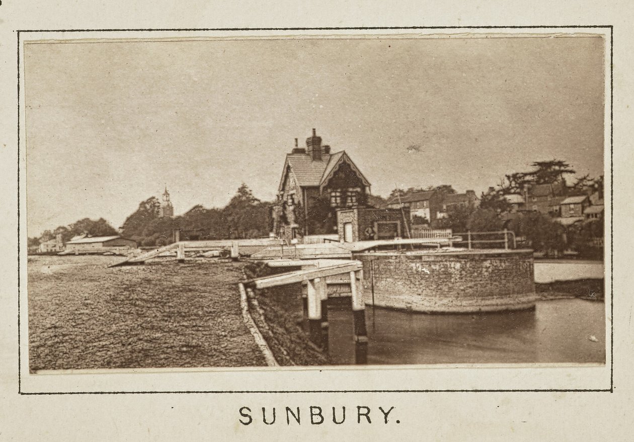 Sunbury door Henry W. Taunt