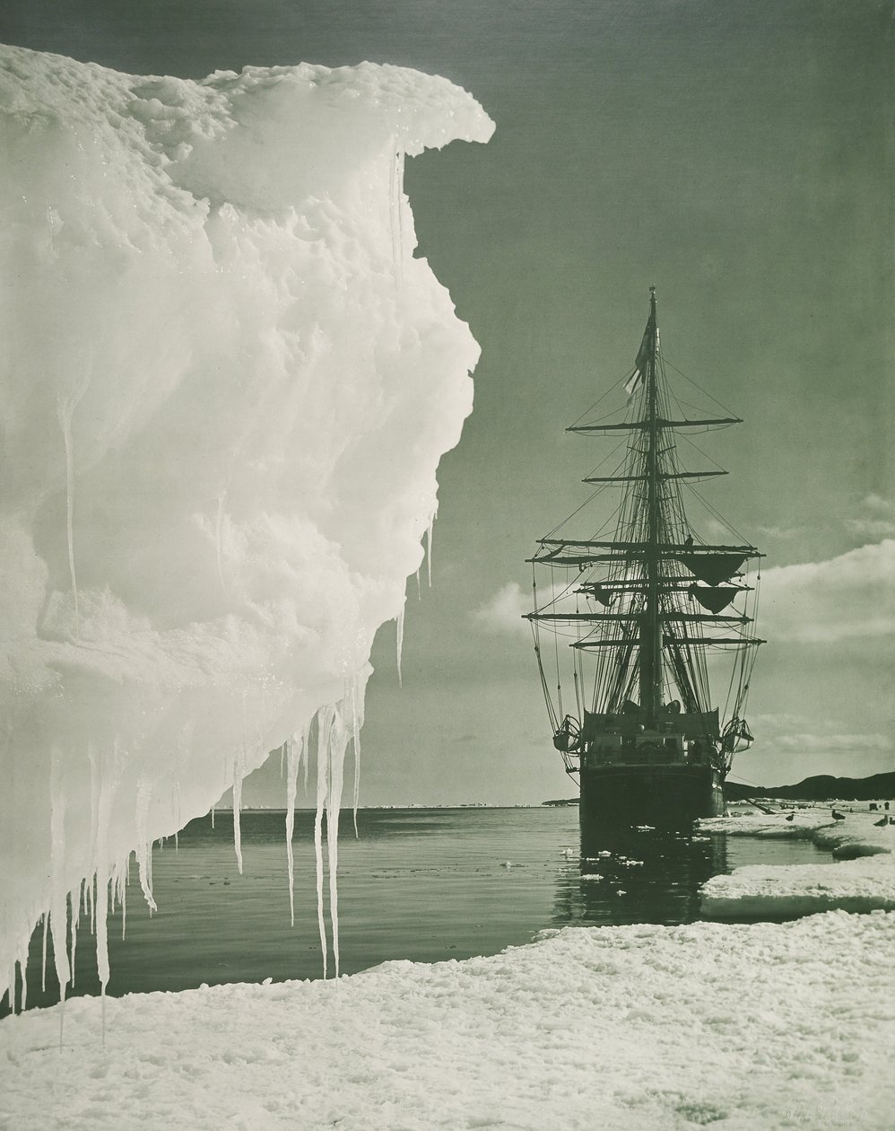 De Terra Nova aan de ijsvoet, Kaap Evans door Herbert Ponting