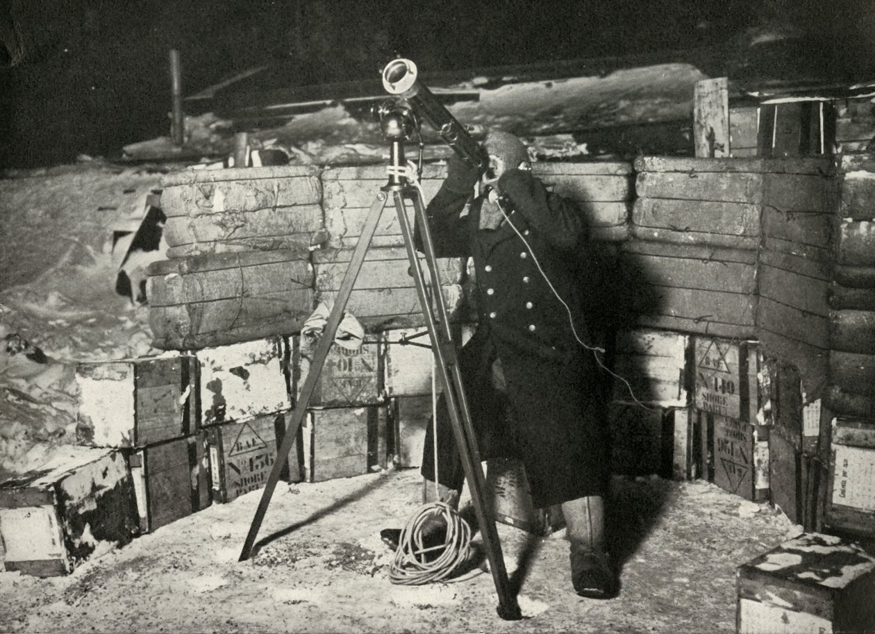 Luitenant Evans observeert een occultatie van Jupiter, 8 juni 1911, 1913 door Herbert Ponting