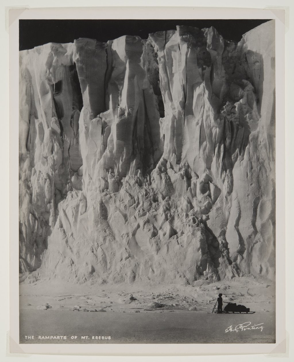 De wallen van Mt. Erebus door Herbert Ponting