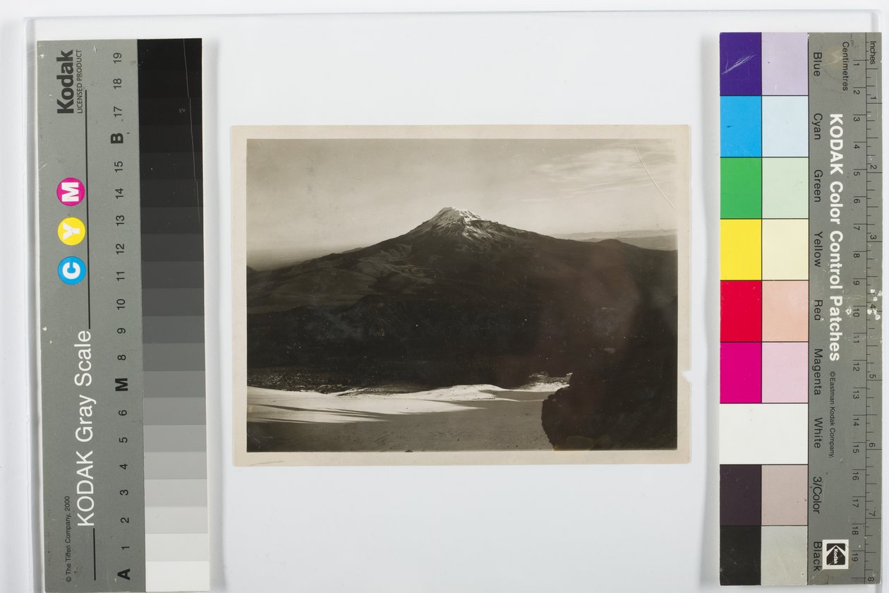 De Ixtalazíhuatl vanaf de Popocatépetl, c.1920 (gelatinezilverdruk) door Hugo Brehme