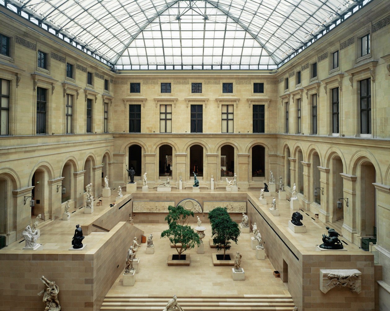 La Cour Puget in het Louvre Museum ... door Ieoh Ming Pei