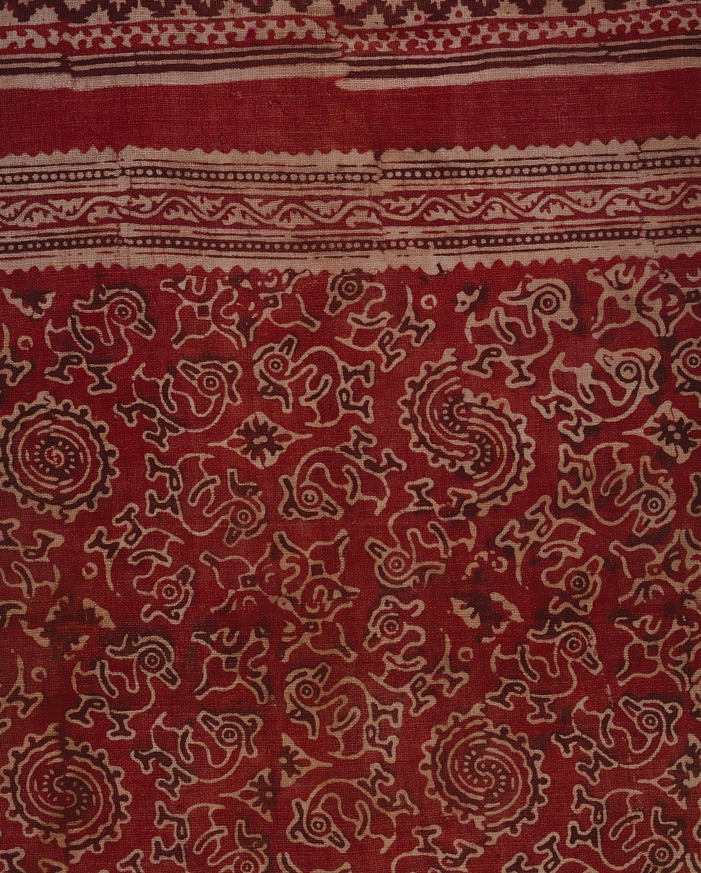 Blokgedrukte textiel voor exporthandel met ganzen, lotusknop en rozetpatroon, Indiaas, ca.1500 (detail) door Indian School