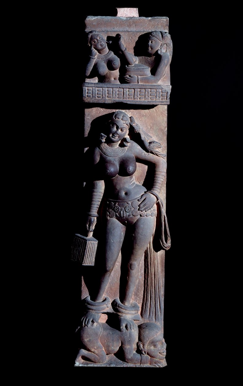 Hindoeïsme: voorstelling van een Yakshini (Yaksi) natuurgeest, met een kooi en een papegaai, ze staat op een dwerg - Beeldhouwwerk van Mathura, zandsteen, 2e eeuw door Indian School