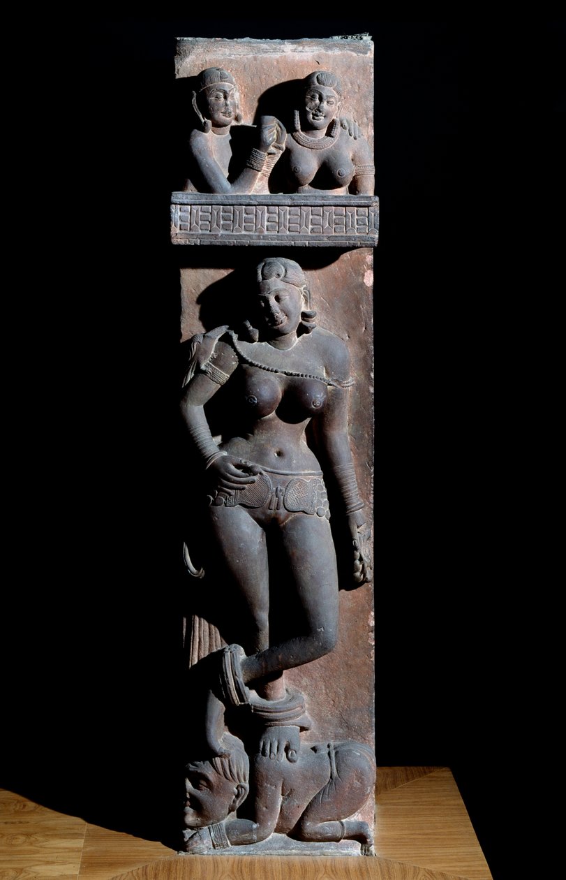 Hindoeïsme: voorstelling van een Yakshini-geest van de natuur, met een papegaai, ze staat op een dwerg. Sculptuur door Mathura, zandsteen, 2e eeuw. Calcutta, Indian Museum door Indian School
