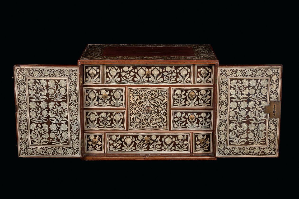Mughal kabinet, Gujarat of Sindh, West-India door Indian School