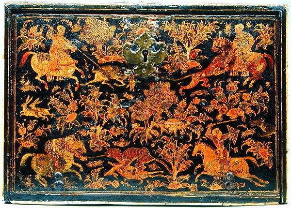 Zijde van een schrijfkabinet met edellieden op jacht (gelakt hout) door Indian School