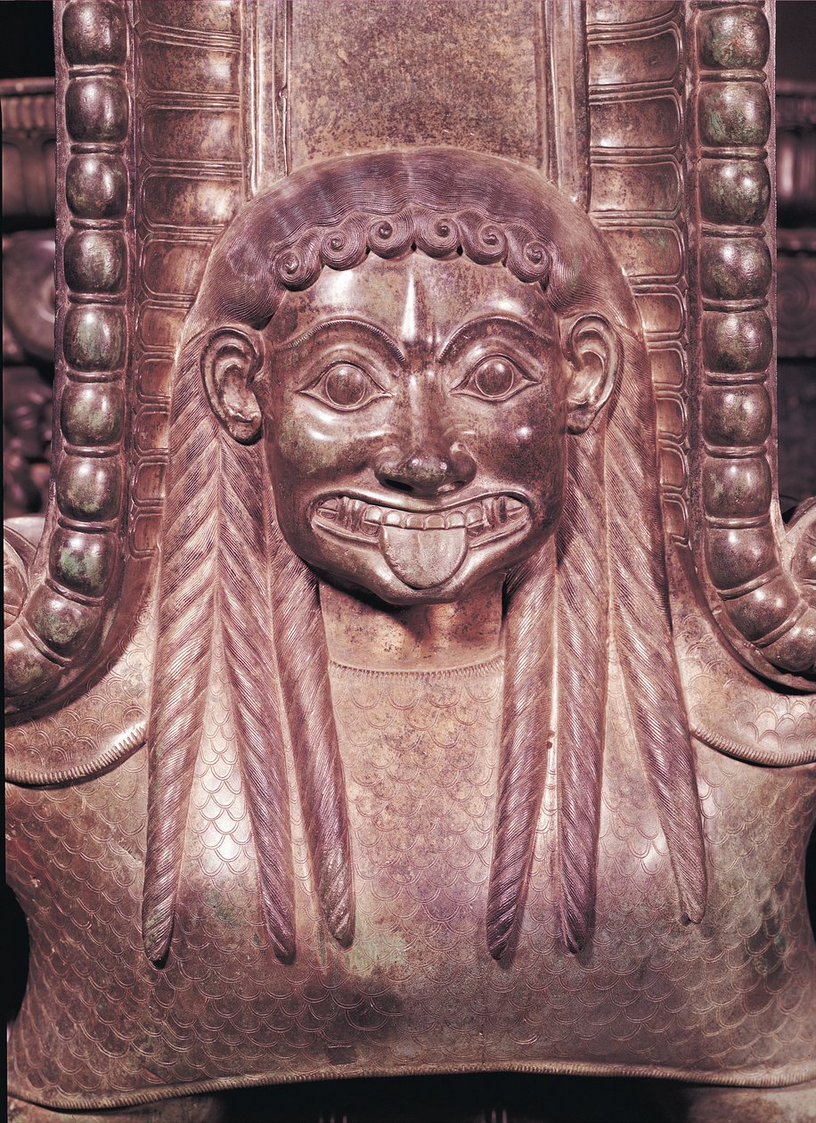 Detail van het gorgonhandvat van een krater door Iron Age