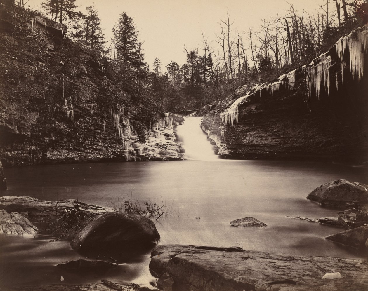 Lula Lake, Upper Falls, Lookout Mountain, Georgia, 1864-1865 door Isaac H. Bonsall