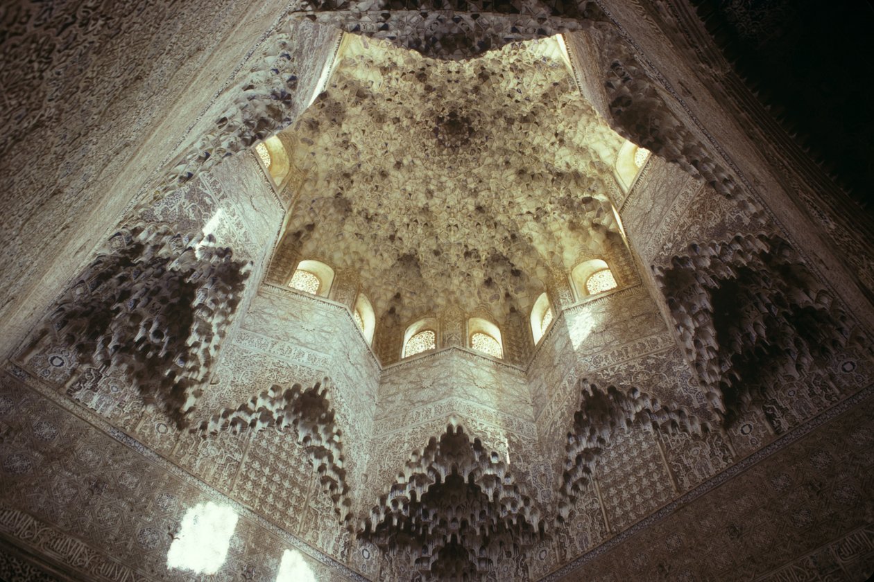 Plafond van de Hal van de Abencerrajes door Islamic School