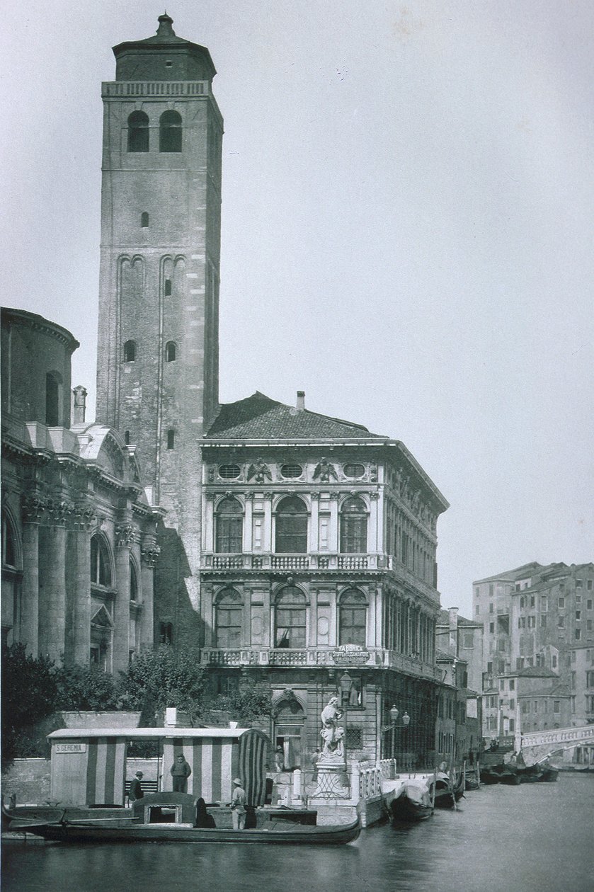 Uitzicht op Palazzo Labia en de kerk van San Geremia door Italian Photographer