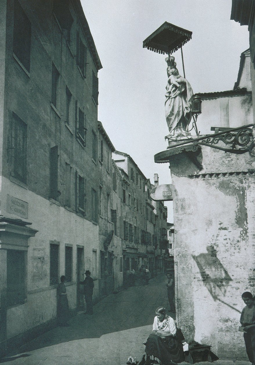 Uitzicht op Salizzada San Giustina door Italian Photographer