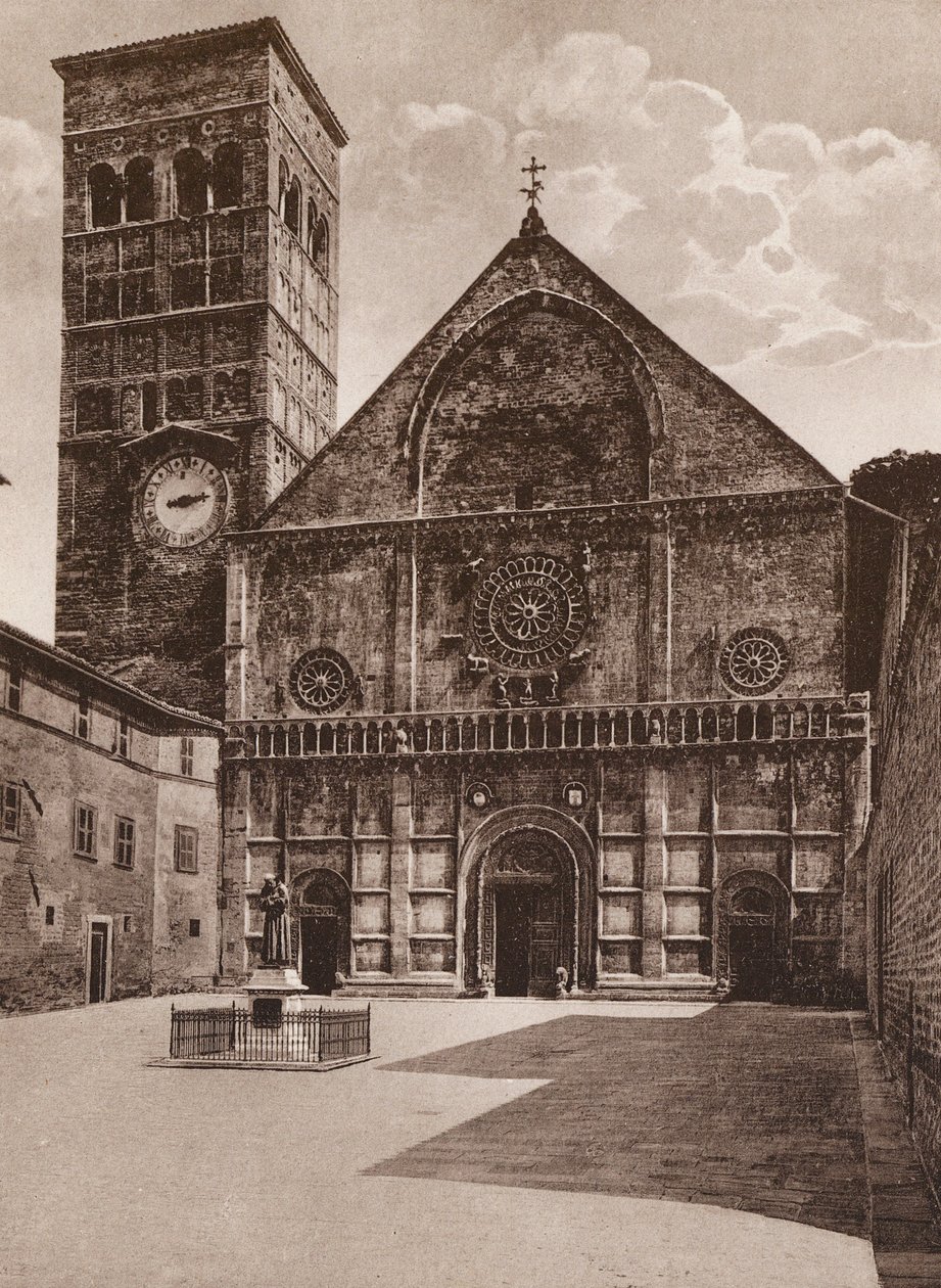 Assisi: Voorgevel van de kathedraal, S Rufino, 11e eeuw (z/w foto) door Italian Photographer