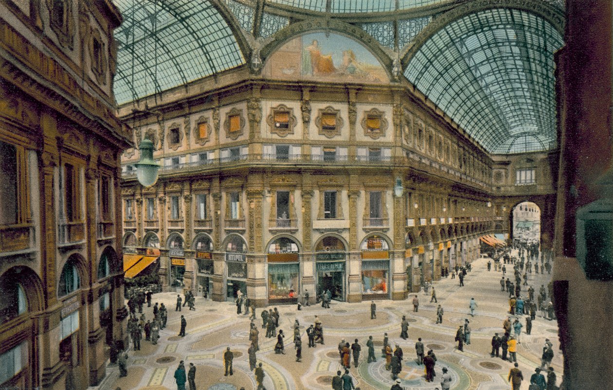 Milano / Milaan: Interieur van de Galleria Vittorio Emanuele II (kleurenfoto) door Italian Photographer