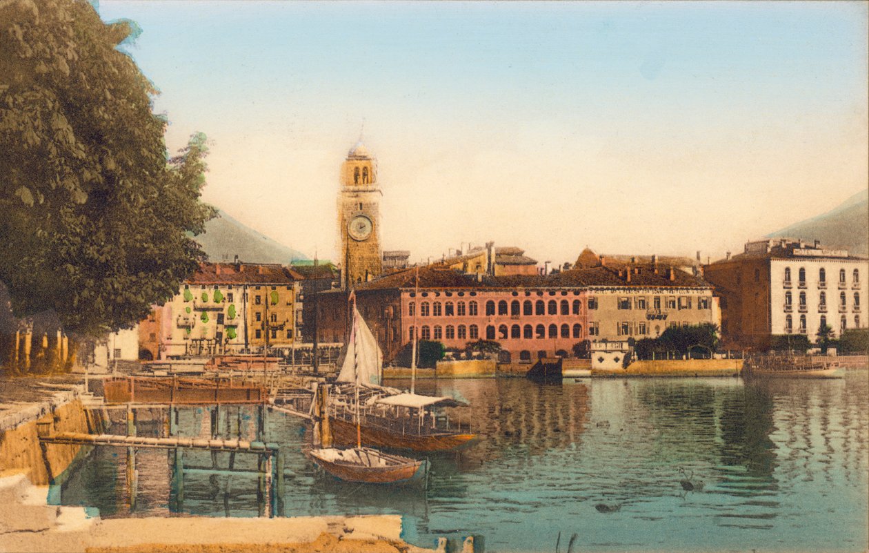 Riva, Gardameer (kleurenfoto) door Italian Photographer