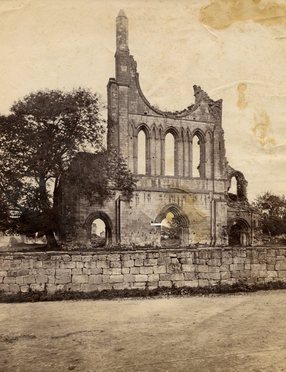 Ruïnes van Byland Abbey, gezien vanuit het noordwesten, Verenigd Koninkrijk, circa 1890 door Italian Photographer