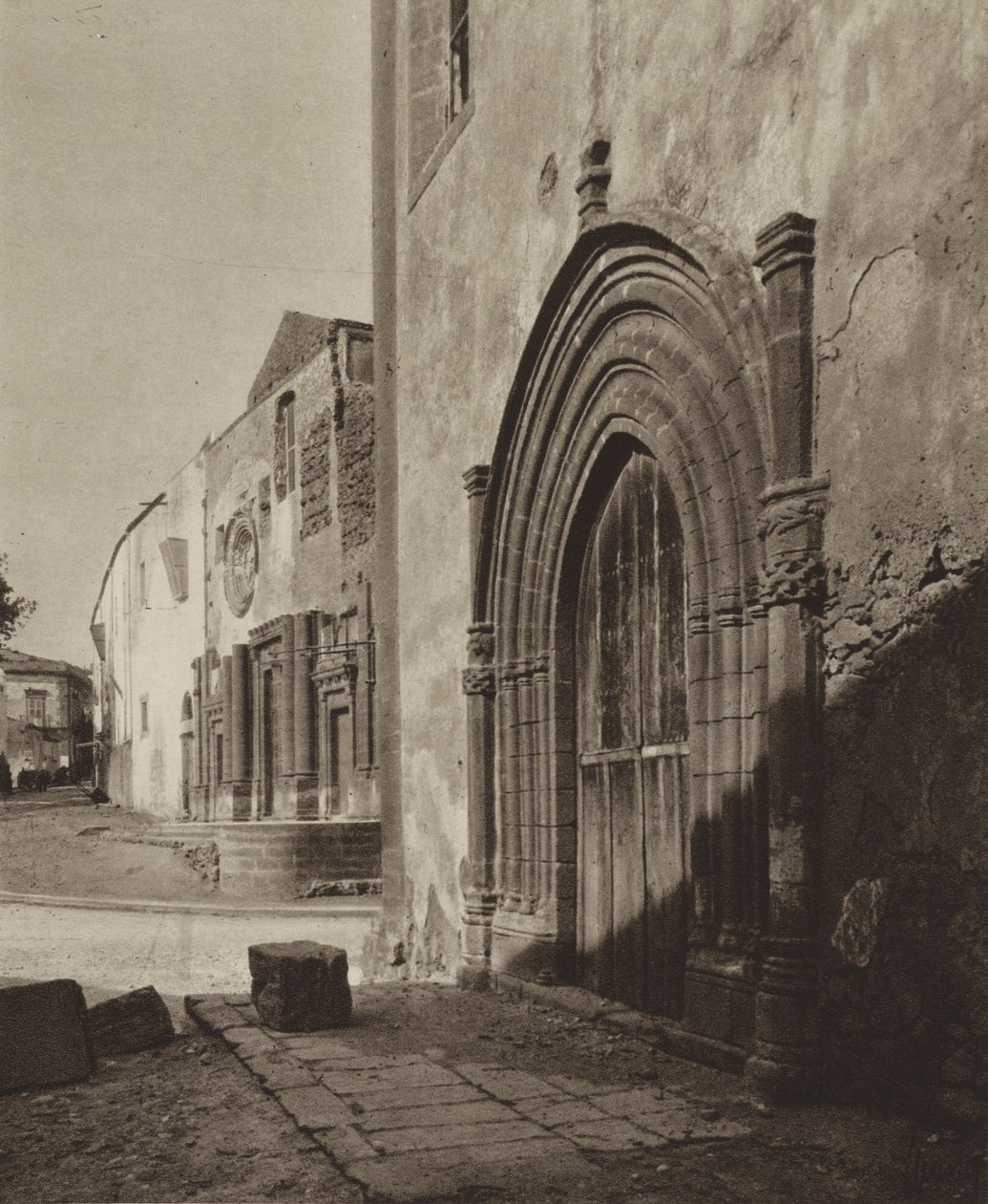 Sicilië / Sicilië: Sciacca, gotisch portaal (zwart-wit foto) door Italian Photographer
