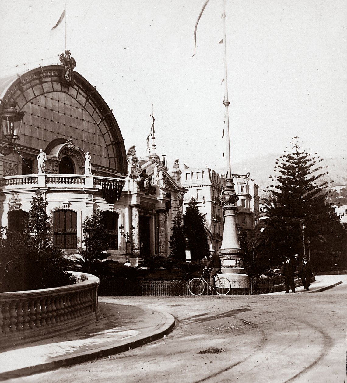 De ingang van de Schone Kunsten Expositie in Montecarlo, in 1898, 25/02/1898 (zwart-wit foto) door Italian Photographer