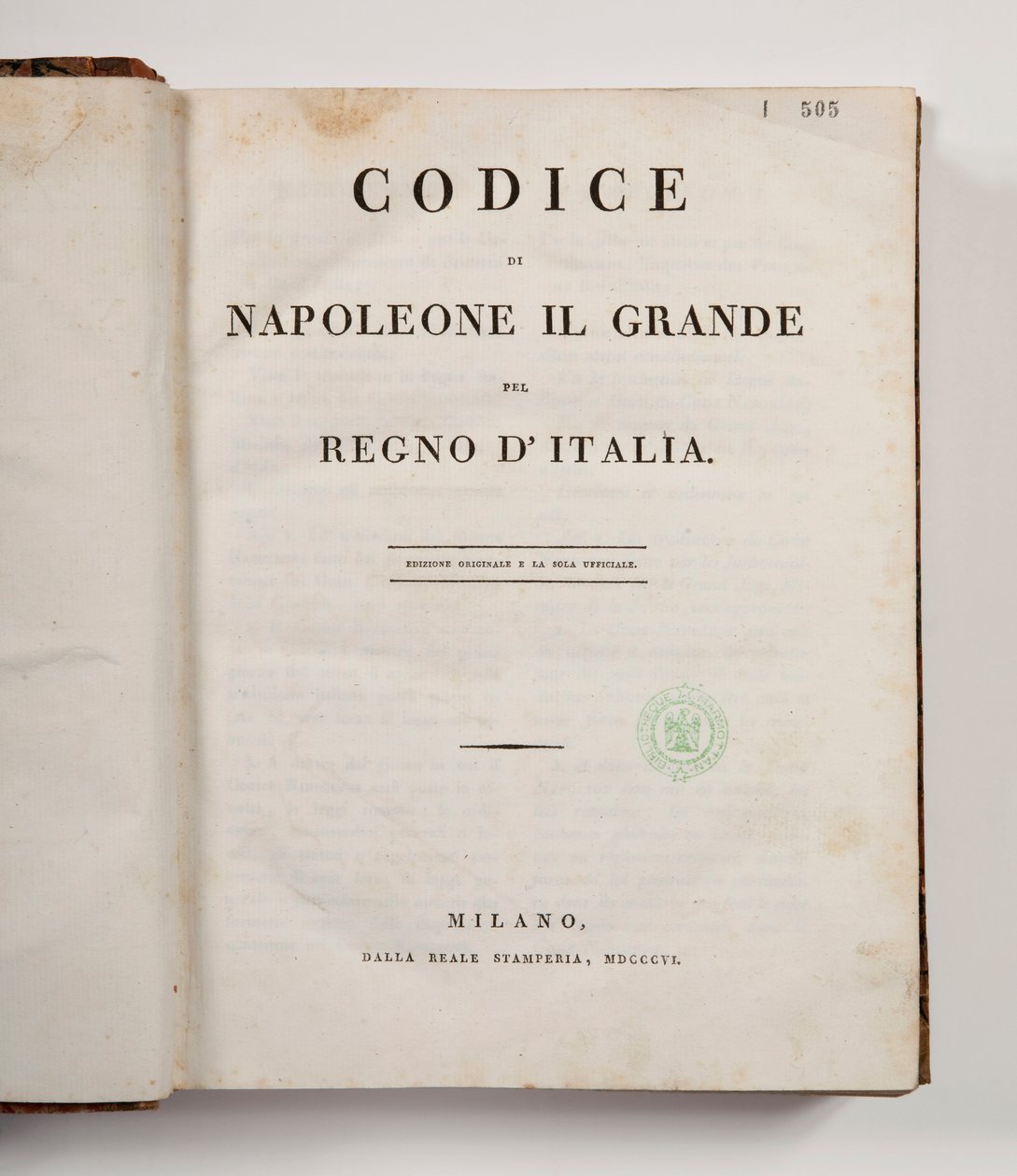 Code Napoleon de Grote voor het Koninkrijk Italië, open op de titelpagina, gepubliceerd Milaan, dalla reale Stamperia, 1806 door Italian School