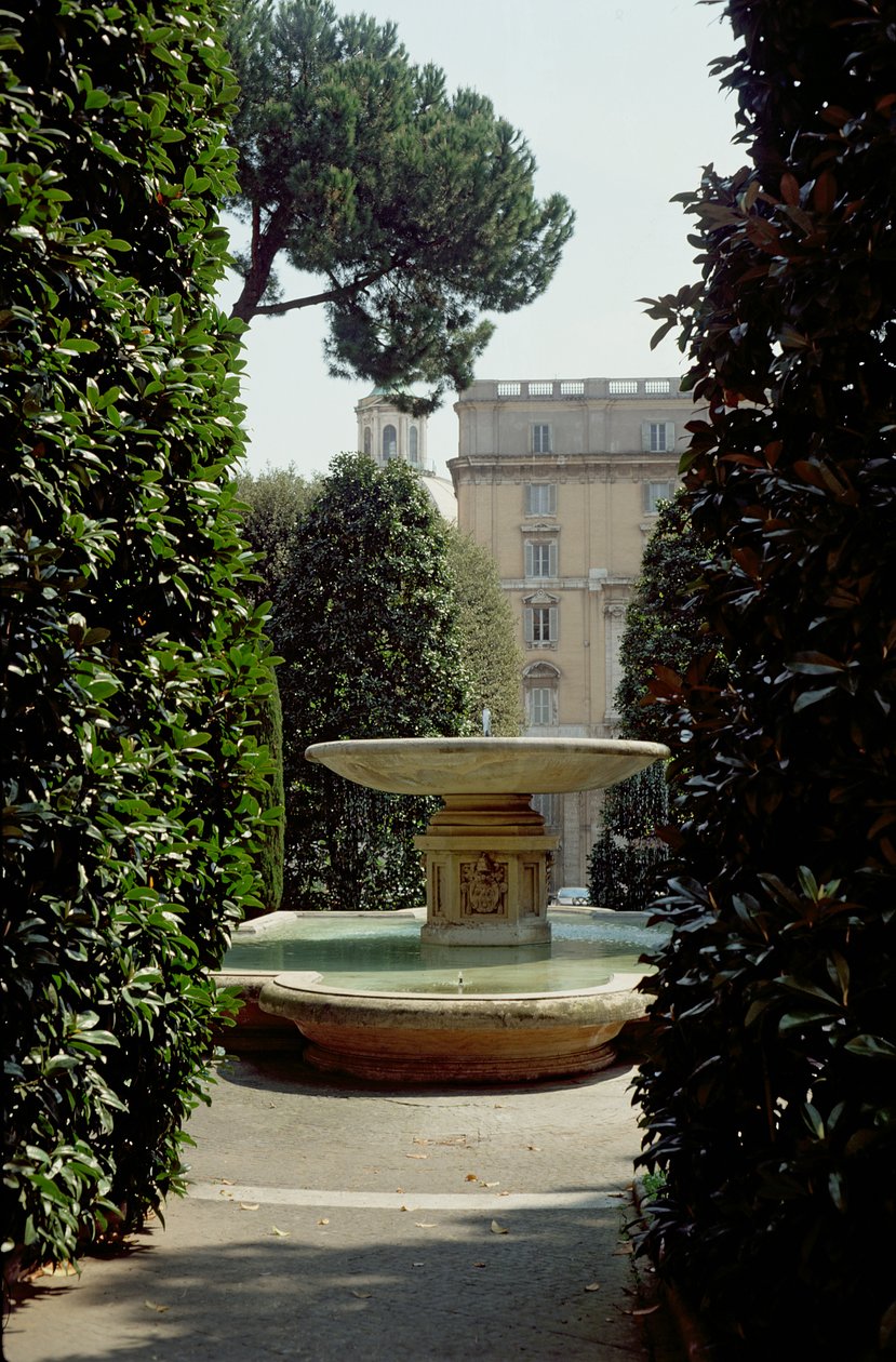 Fontein op Piazza Santa Marta door Italian School