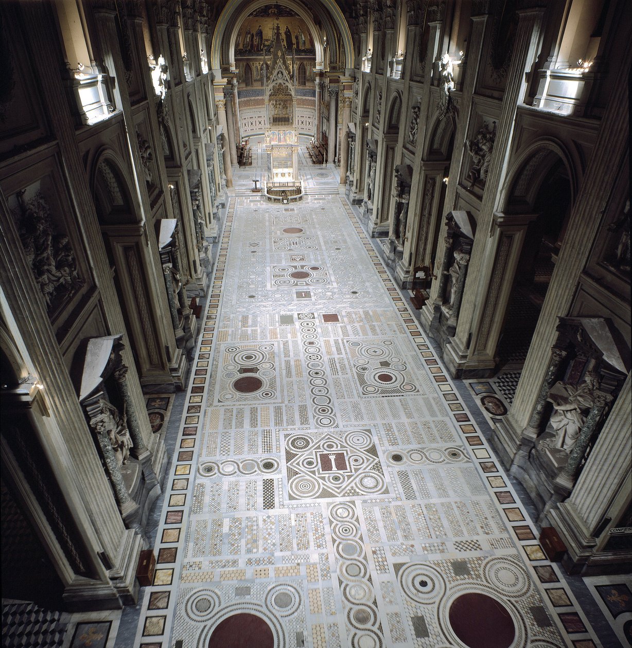 Uitzicht op het centrale schip van de Sint-Jan van Lateranen door Italian School