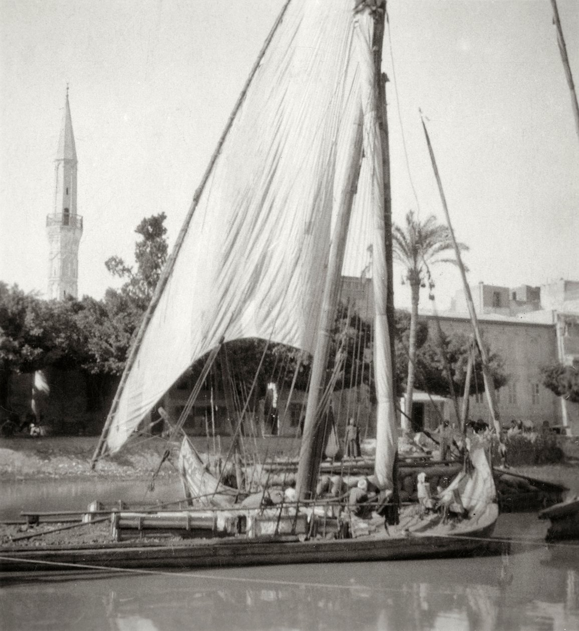 Aan het Mahmoudiyah-kanaal, Alexandrië, Egypte door J. Dearden Holmes