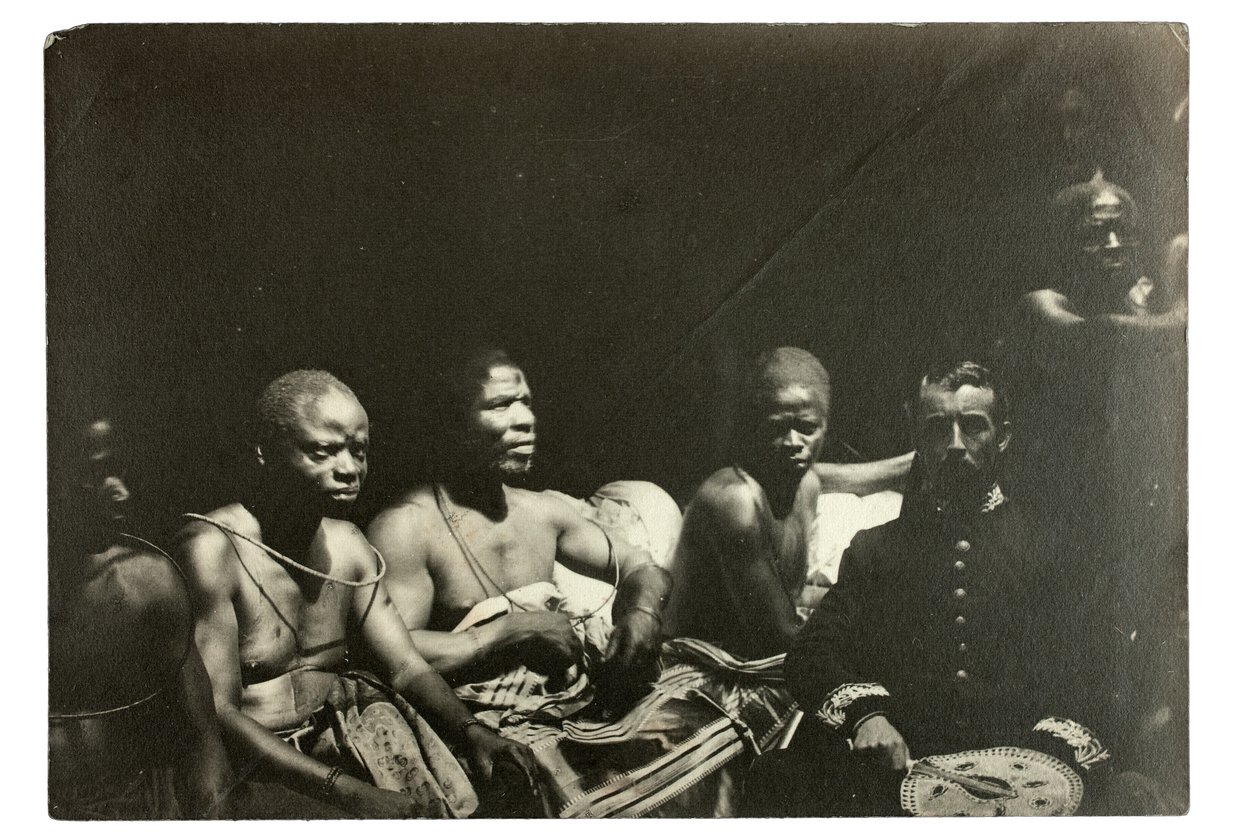 Kapitein Gallwey en Edo-hoofden, Benin, Nigeria, 1892 door J. H. Swainson