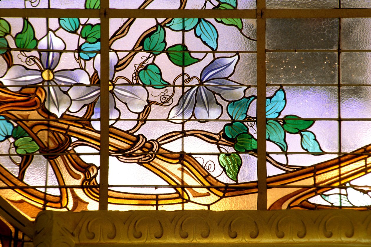 Nancy, Art Nouveau, La verriere aux Clematites (detail), Glas-in-lood door Jacques Gruber, bij Credit Lyonnais, rue St Georges door Jacques Gruber