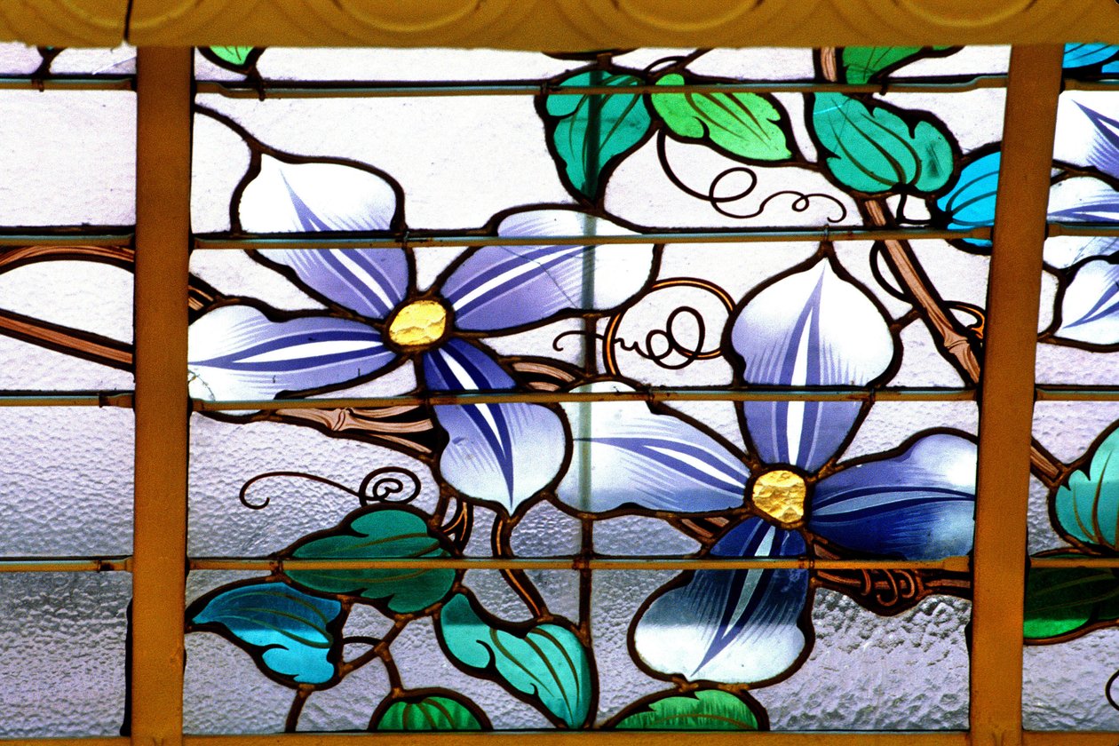 Nancy (departement 54), Art Nouveau, La verriere aux Clematites (1901) - detail, Glas-in-lood door Jacques Gruber (1870-1936), bij Credit Lyonnais, rue St Georges door Jacques Gruber