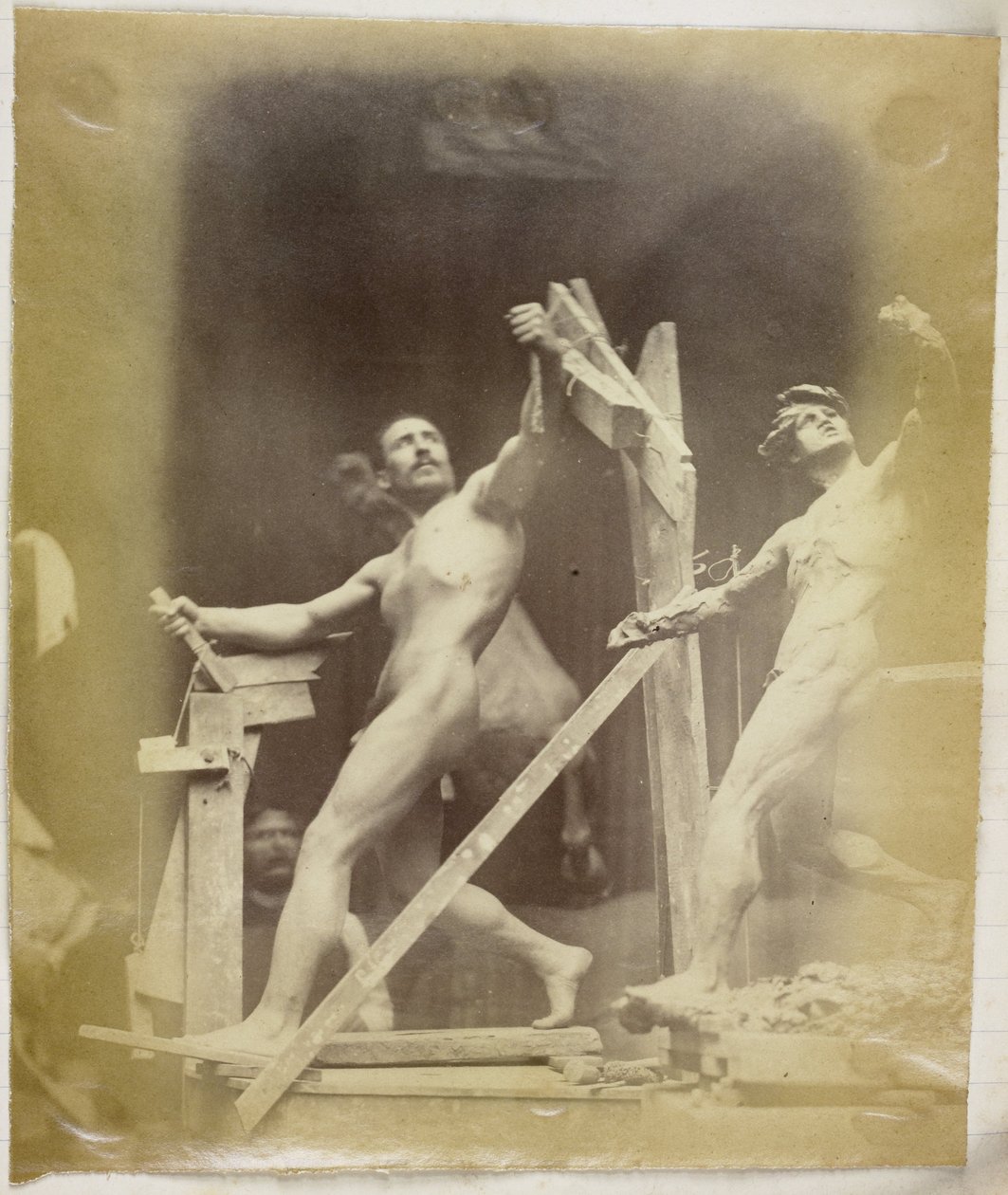 Studie van een mannelijk naaktmodel met de hand in een stellage, van opzij gezien en naast een gipsmodel in dezelfde pose door Jacques Lalaing (attributed to)