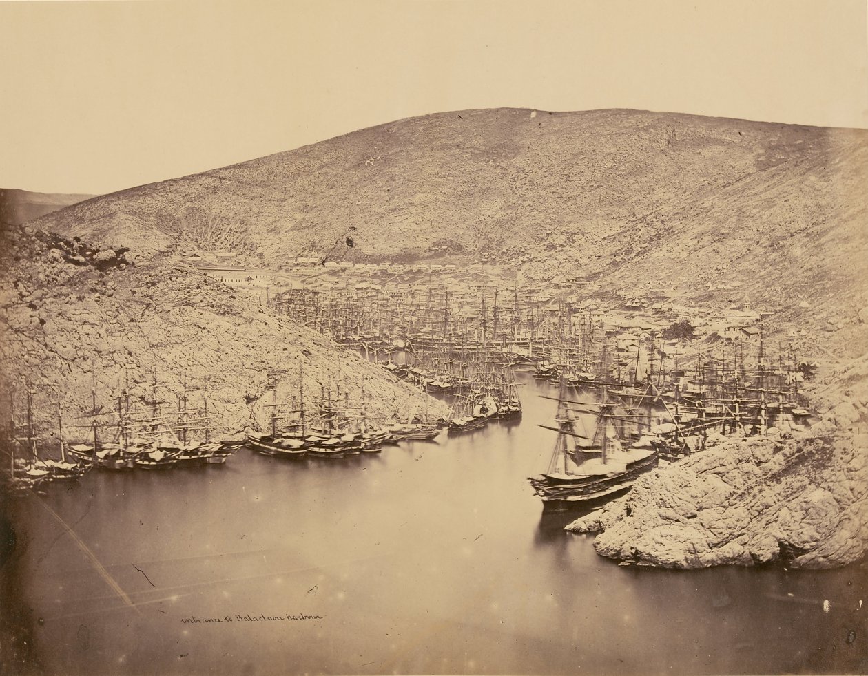Ingang van de haven van Balaclava door James Robertson