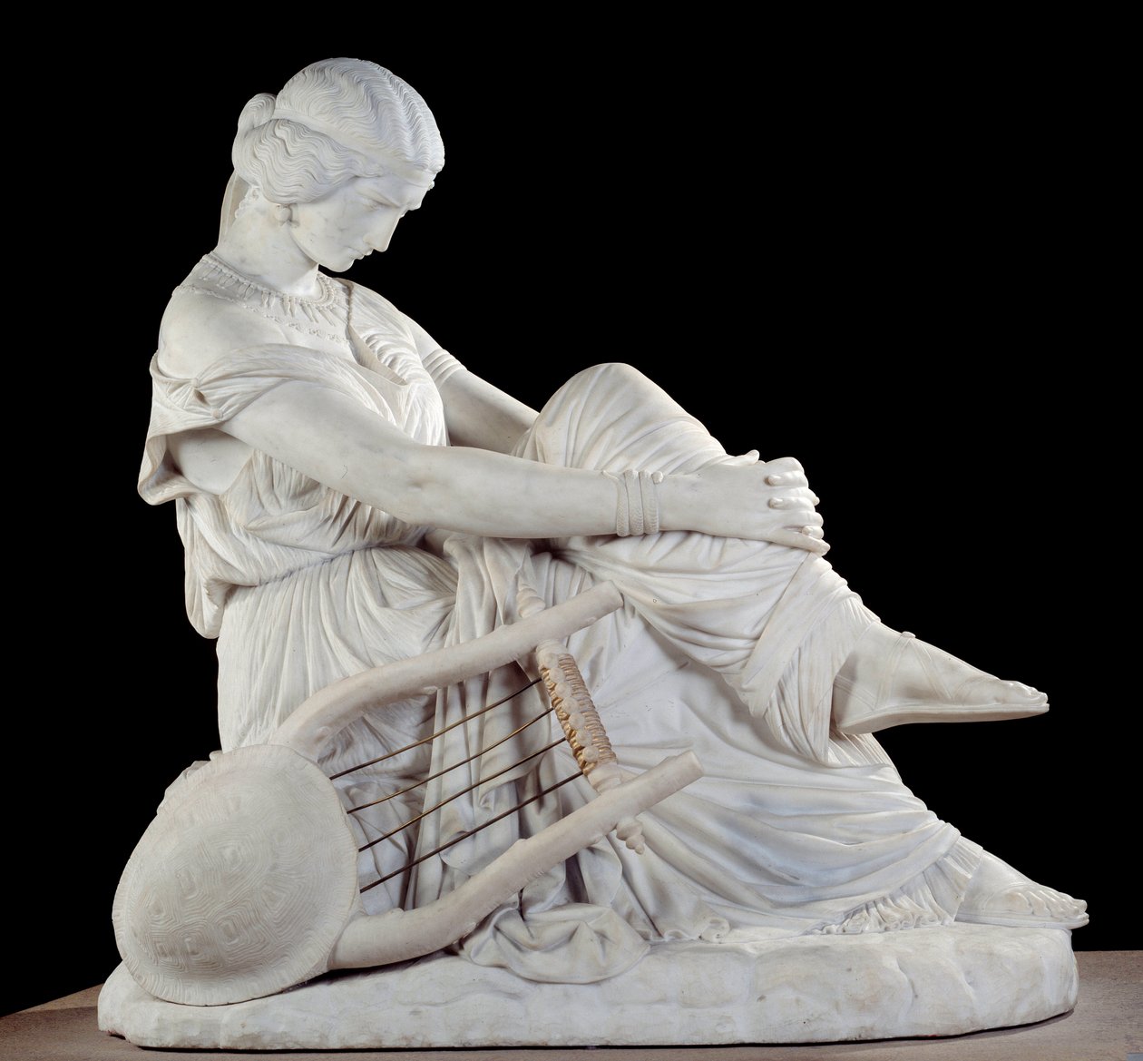 Sapho (of Sappho, 7e eeuw v.Chr.), Griekse dichter van de oudheid. Marmeren sculptuur door James Pradier (1790-1852) door James Pradier