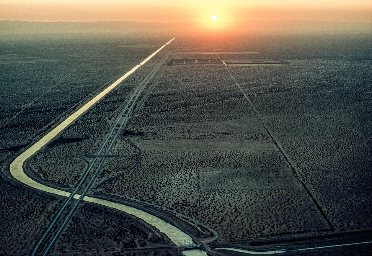 Luchtfoto van het All-American Kanaal bij zonsondergang door James L Stanfield
