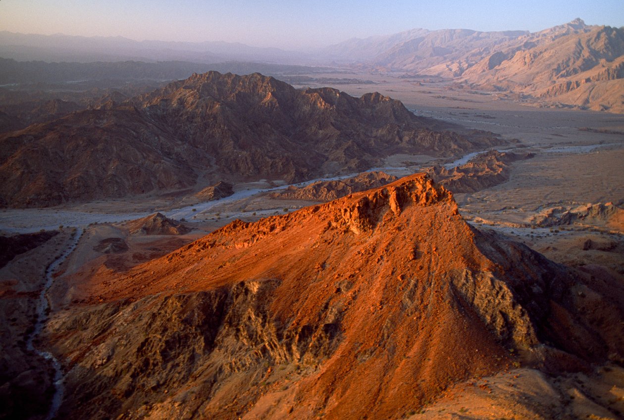 Al Jabal al Akhdar gebied, Nakhl naar Jabal ash Sham, Oman. Luchtfoto. OMAN, ARABISCH SCHIEREILAND. door James L Stanfield