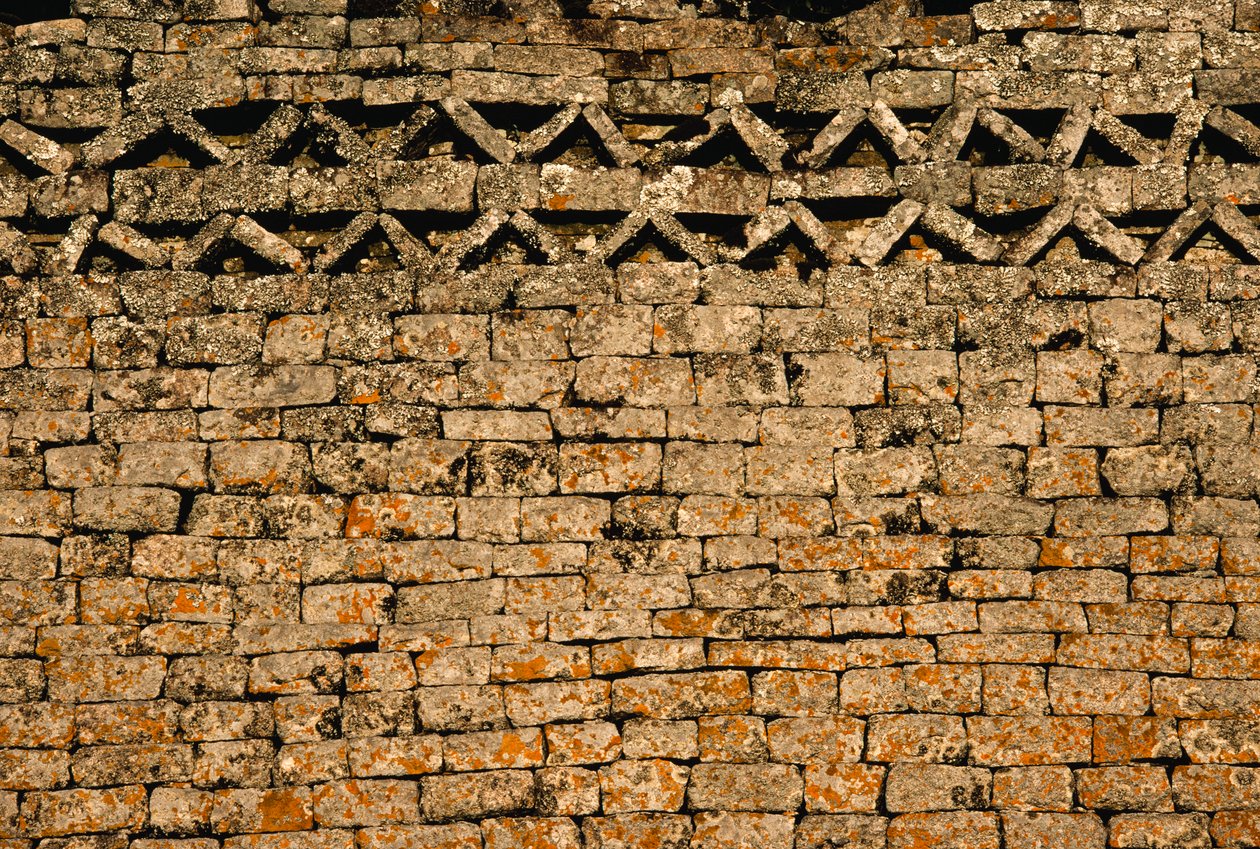 Stenen muur bij de ruïnes van Groot Zimbabwe, Zimbabwe door James L Stanfield