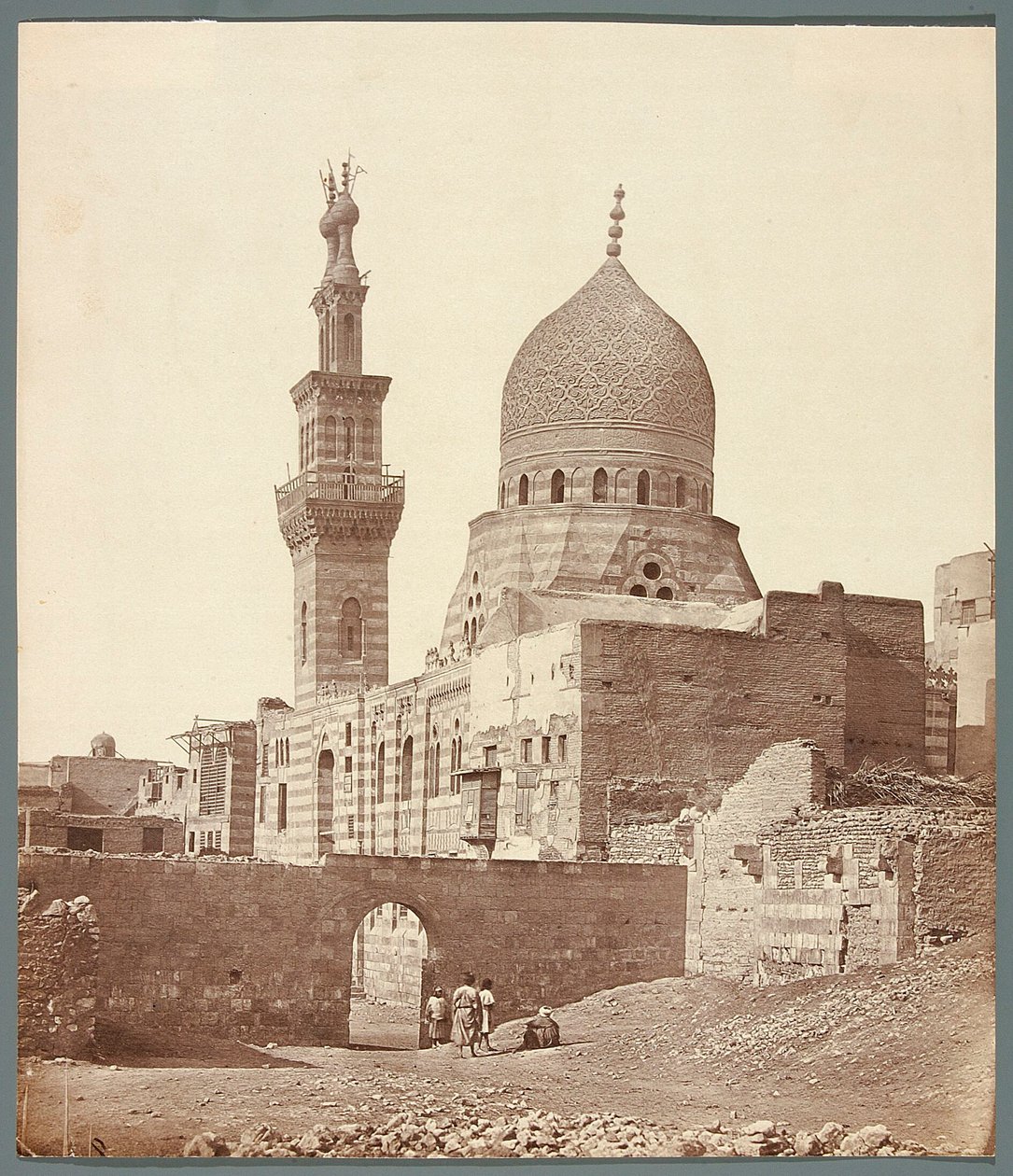 Egypte. Caïro. Religieus grafcomplex van de Mammelukse emir Kani Bey Ar-Rammah (1503) door James Robertson