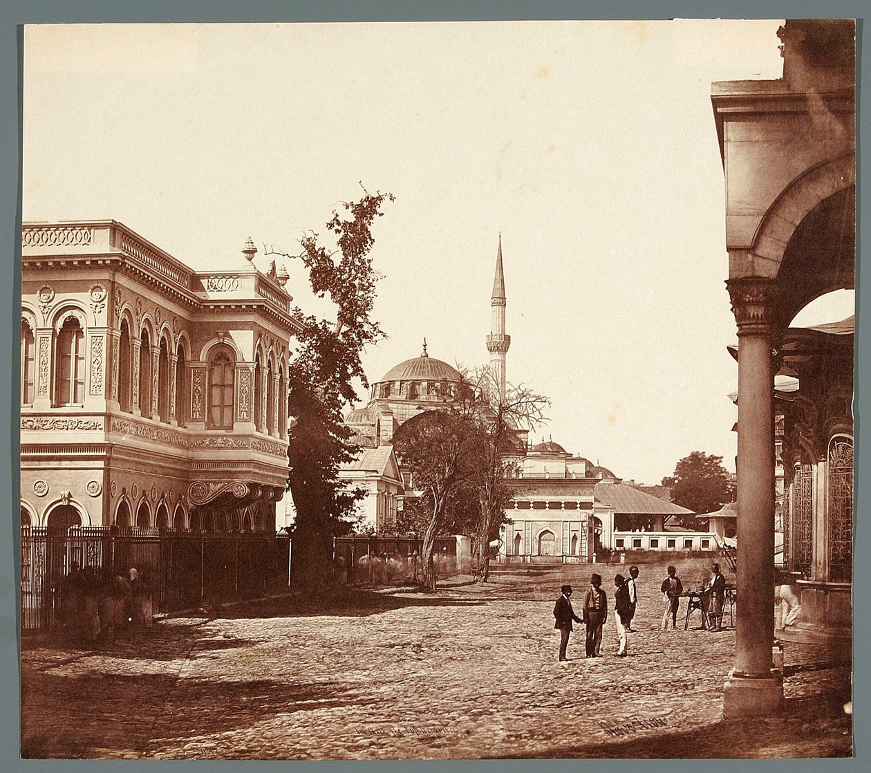 “De straat van Tophanna” [Istanbul. Straat in Tophane - op de achtergrond een moskee] door James Robertson