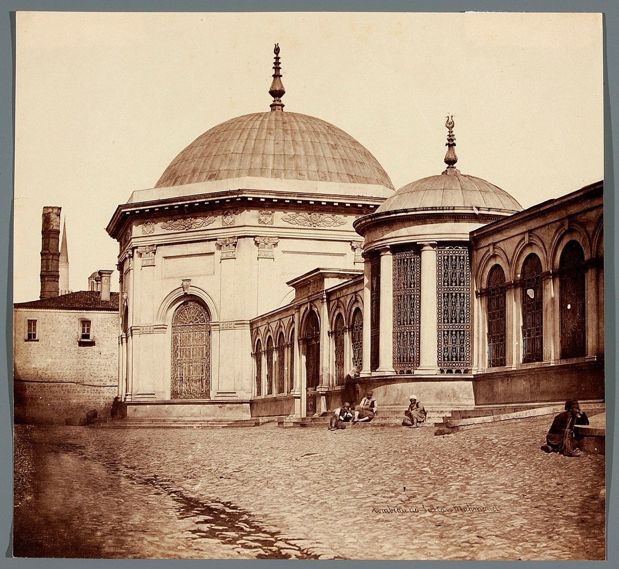 Graf van sultan Mahmud [Istanbul. Graf van sultan Mahmud] door James Robertson