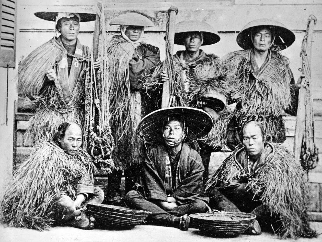 Japanse Coolies in Stro Regenjassen, ca. 1860s