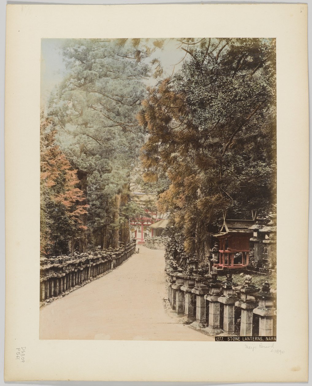 Stenen lantaarns, Nara, Japan, ca. 1890 door Japanese Photographer