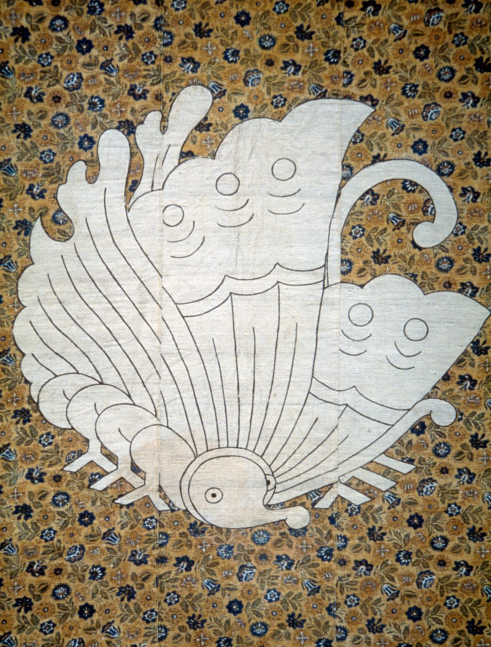 Sprei Futonji met bloemenprint calico, familiewapen met vlinder, ruwe en gesponnen zijde, masker geverfd in reserve met rijstzetmeel, directe houtsnede, inktpigmenten, Japanse beschaving, Edo-Meiji-periode door Japanese School