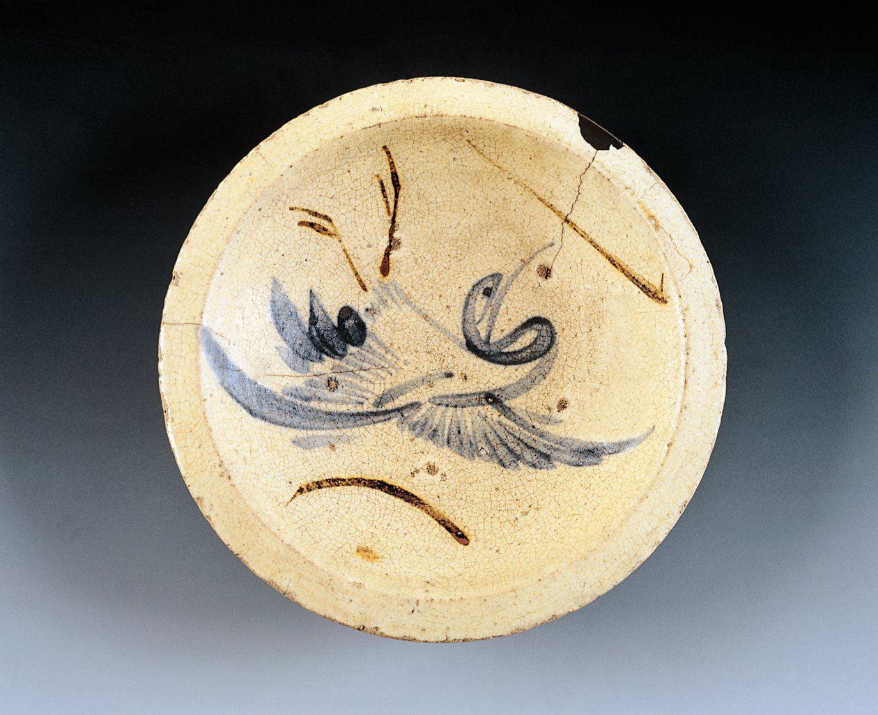 Emaille aardewerk bord gebruikt door nishin-zara verkopers (gestoofde haring) versierd met kraanvogel figuren dansend tussen wilgentakken door Japanese School