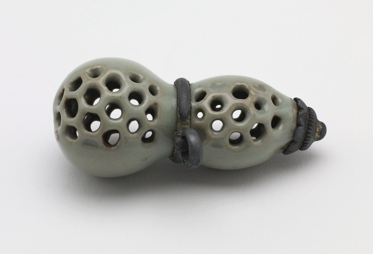 Netsuke in de vorm van een kalebas, Yamashiro provincie, Edo-periode of Meiji-periode door Japanese School