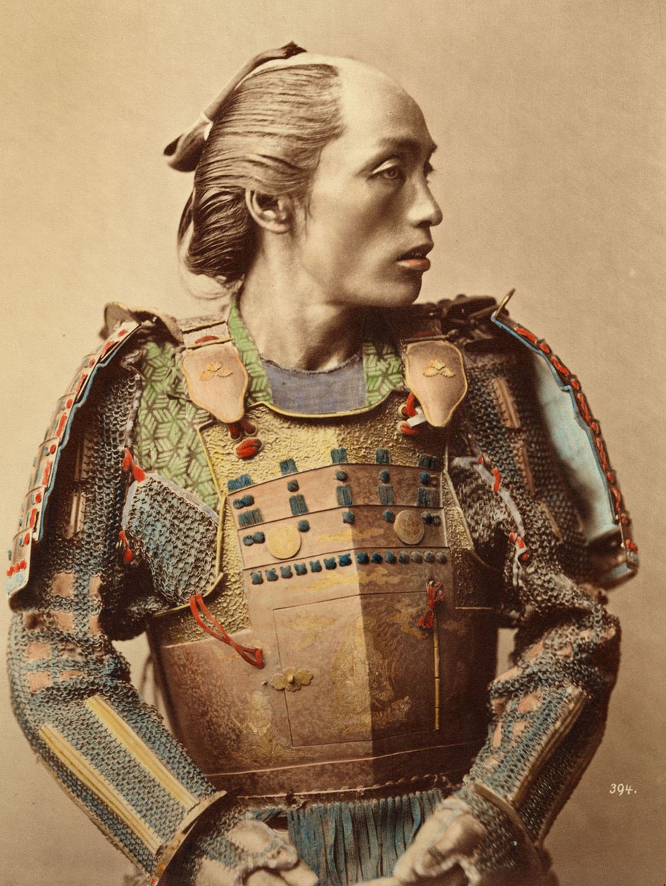 Portret van een samoerai van het oude Japan met volledige lichaamsbepantsering, 1890 door Japanese School