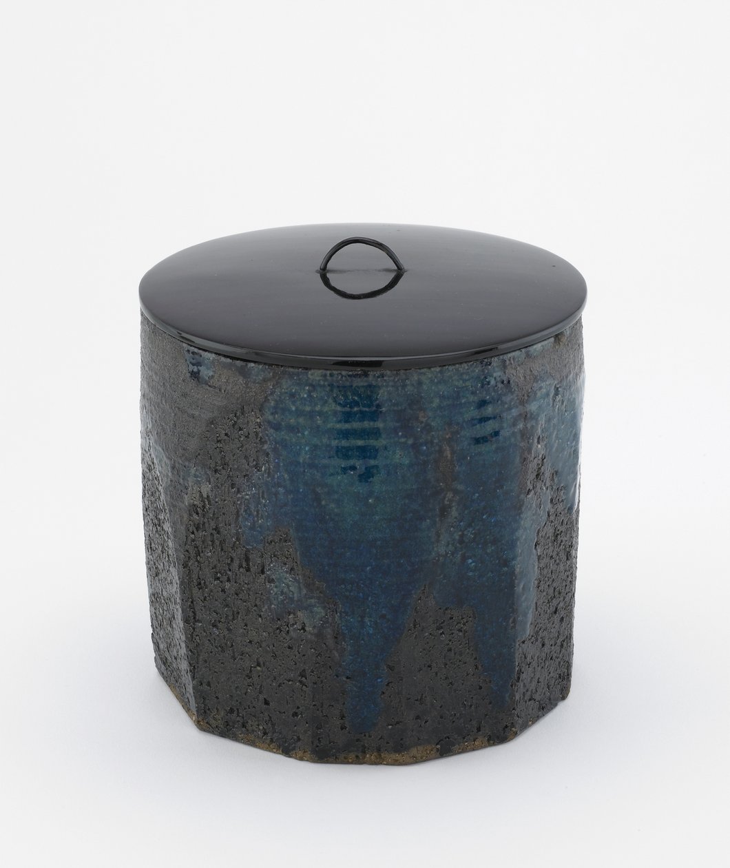 Theeceremonie waterpot met gefacetteerde zijden, Mie-prefectuur, Edo-periode of Meiji-periode door Japanese School