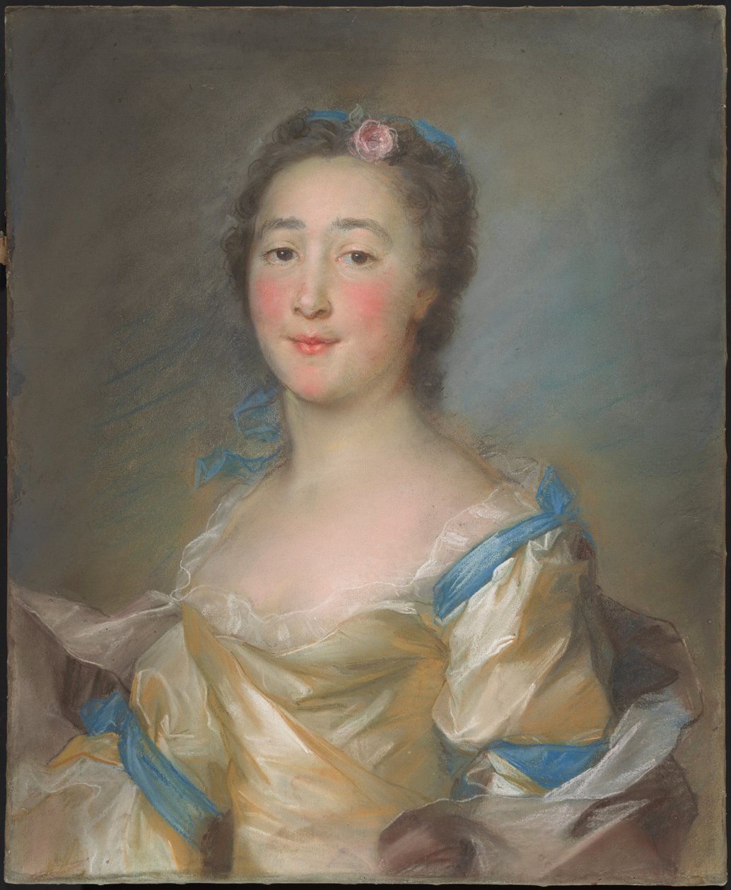 Een jonge dame in een gele japon met blauwe linten door Jean-Baptiste Perronneau