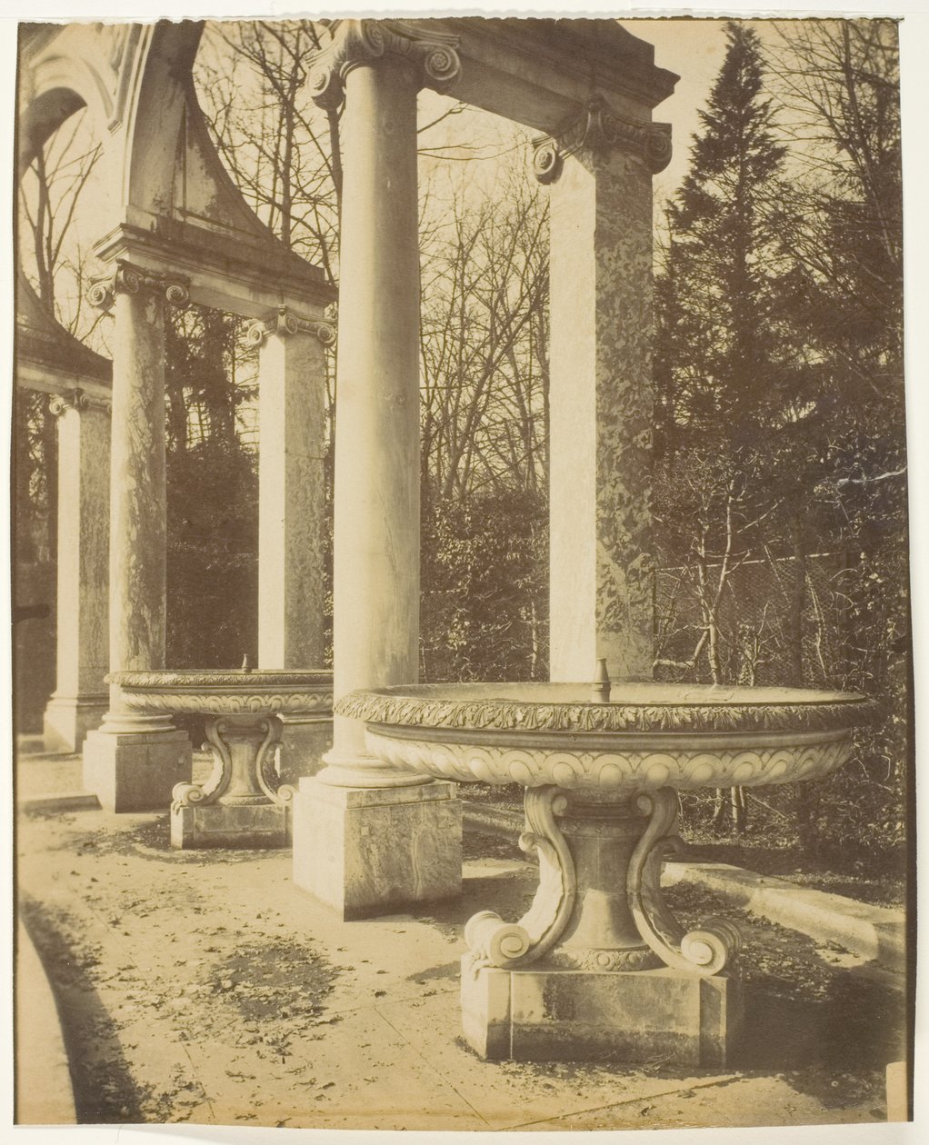 Parc de Versaille bosquet de la Colonnade door Jean Eugène Auguste Atget