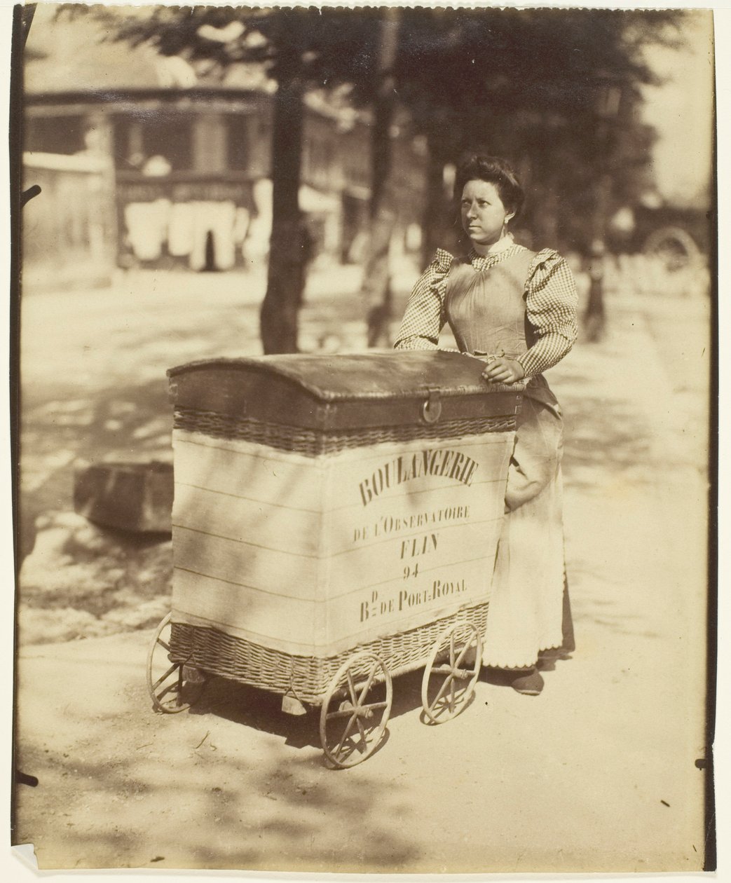 Porteuse de pain, uit de serie "Kleine ambachten". door Jean Eugène Auguste Atget