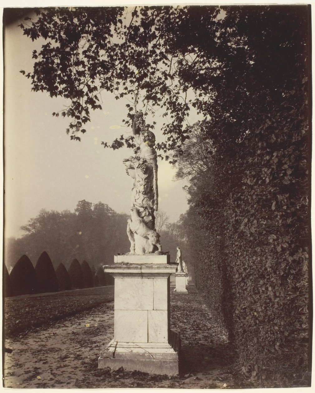 Versailles, Park hoek door Jean Eugène Auguste Atget